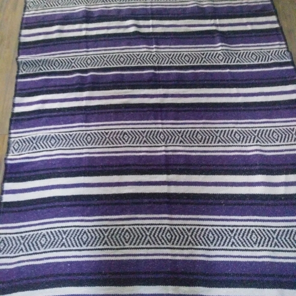 Full-Size Purple Throw or Blanket - Picture 5 of 5